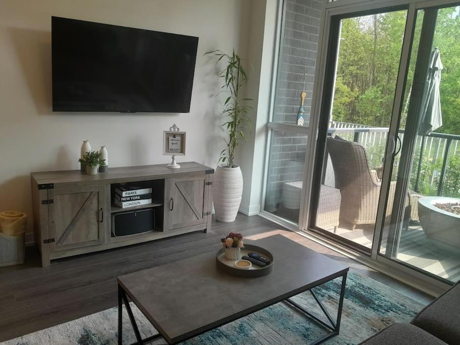 Cozy South View Suite Overlooking The Nature Trail Innisfil エクステリア 写真